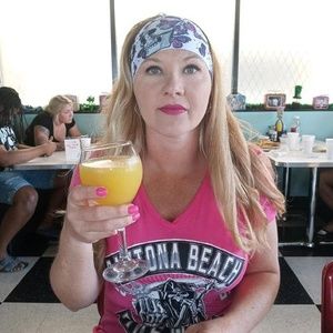 Meet your Posher, Sharon